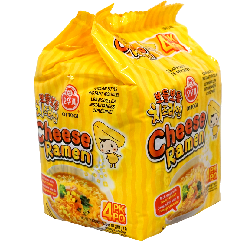 Side view of the food product packaging, displaying branding and additional information about the product. The design underscores the quality and appeal of the dish, with bold text and attractive graphics enhancing the product’s presentation.